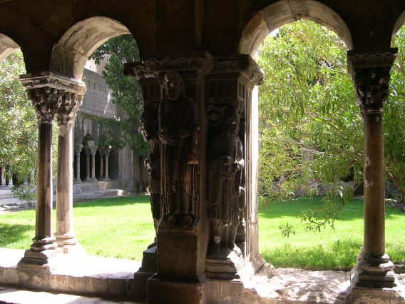  statues du Clotre Saint-Trophime