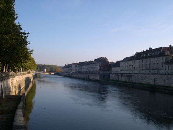  Alignement d'immeubles le long des quais