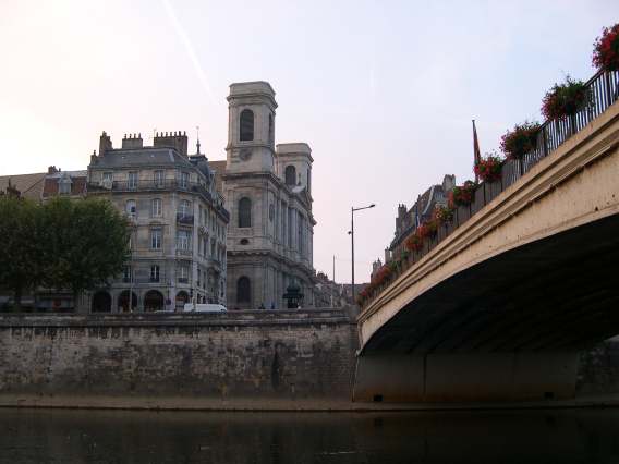  Eglise de la Madeleine (vu depuis la promenade amnage le long du Doubs)