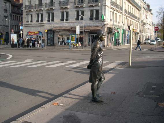  Statue de Jouffroy d'Abbans (concepteur du premier bateau  vapeur ayant navigu)