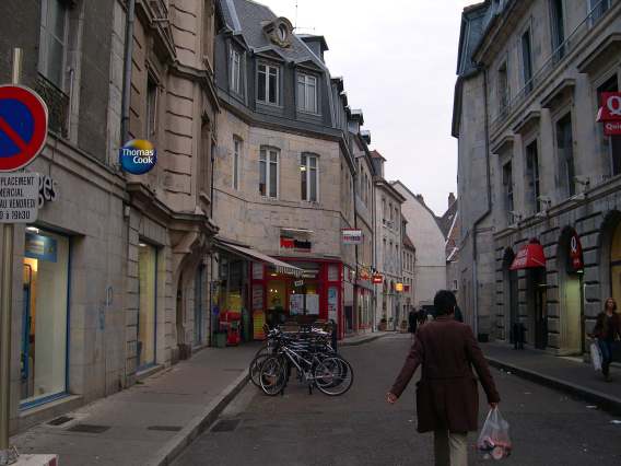  rue Luc Breton