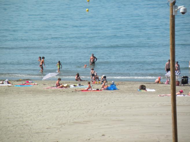  baigneurs dans la mer