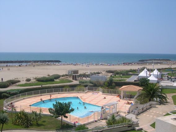  vue sur la piscine et les plages
