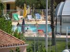  piscine semi couverte d'une rsidence