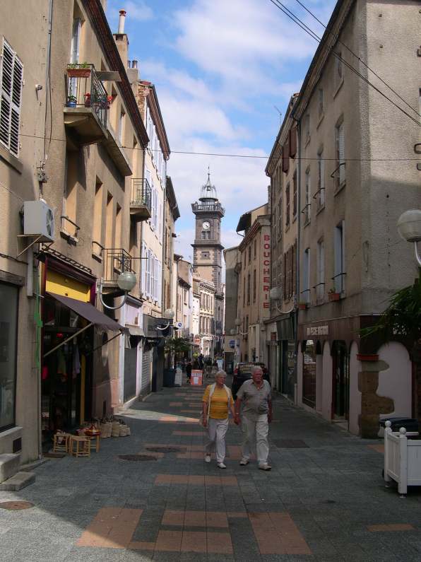   rue pitonne avec commerces