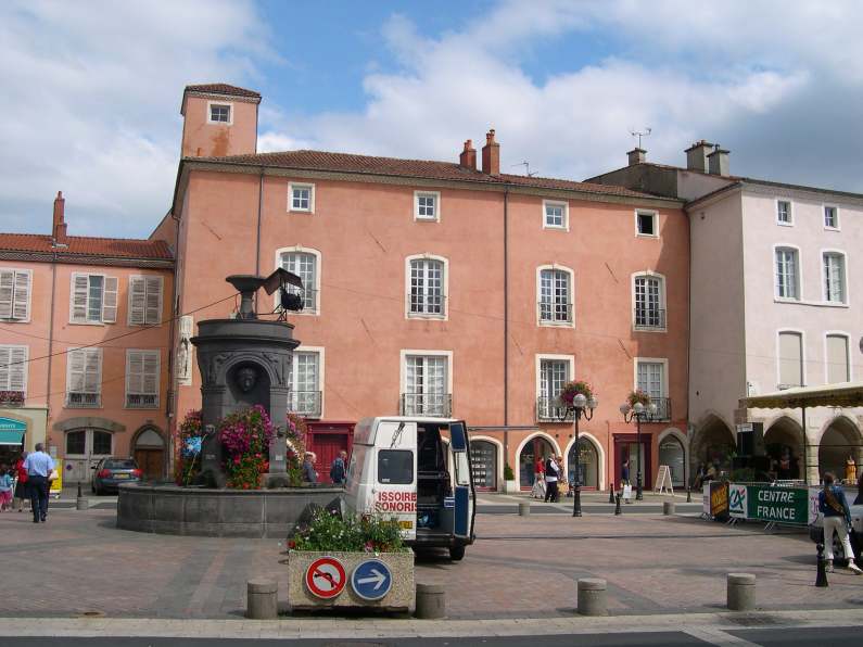  Faades roses et fontaine fleurie