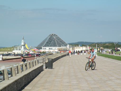  la pyramide de l'aqualud