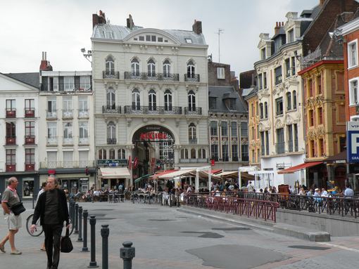  Terrasses de cafs et restaurants, place du gnral de Gaulle