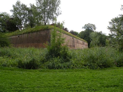  Remparts au milieu de la verdure