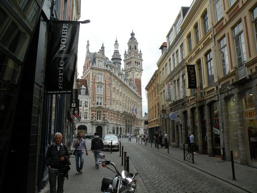  Le Beffroi vu depuis la rue Lepelletier