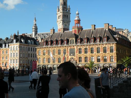  faade de la bourse baigne de soleil