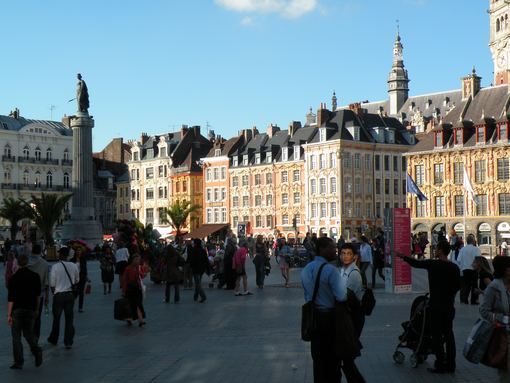  faades de la Grand'place claires par le soleil