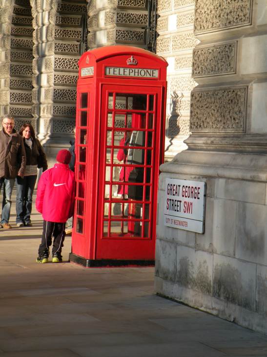   cabine de tlphone rouge