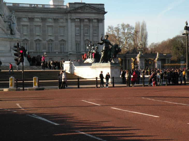  Palais de Bukingham, statues