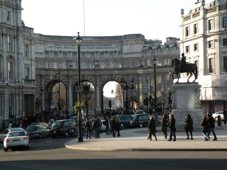  Admiralty Arch et statue questre de Charles 1er