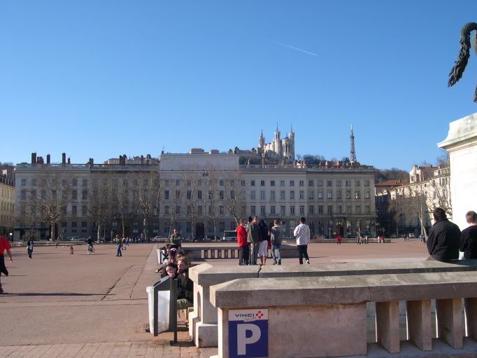  La place Bellecour, en direction de l'Ouest