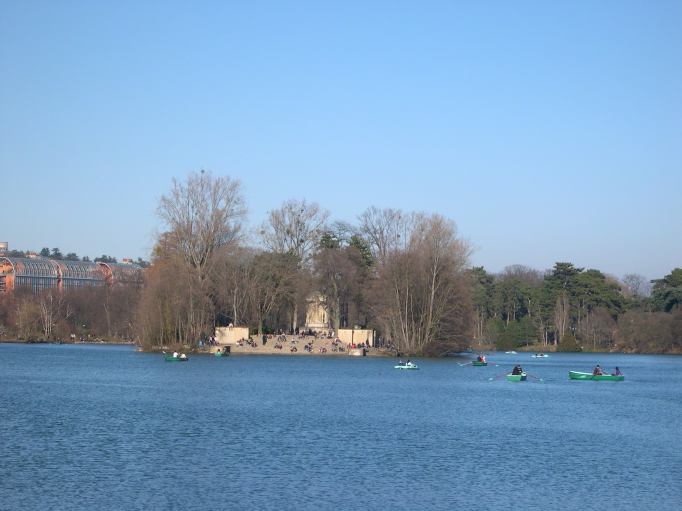  le au mlieu du lac