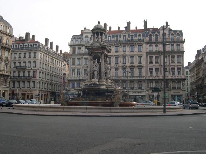 Fontaine de la place des Jacobins
