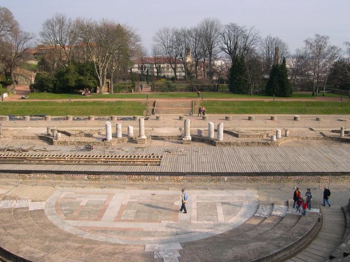 vue sur la scne de l'amphithtre romain, depuis les gradins