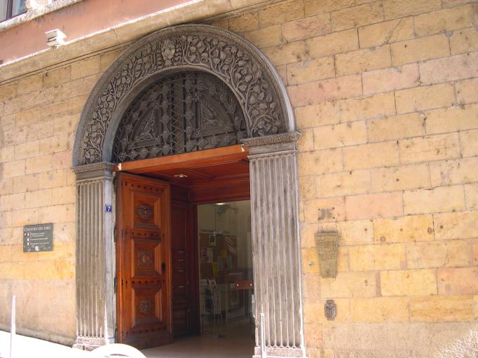  Porte monumentale du Centre culturel Condition des Soies
