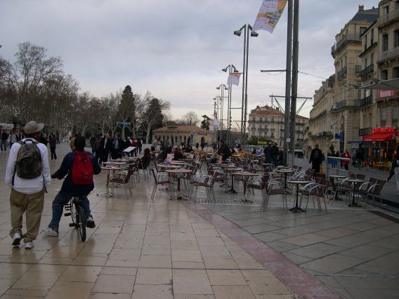  terrasse de caf sur la place de la Comdie