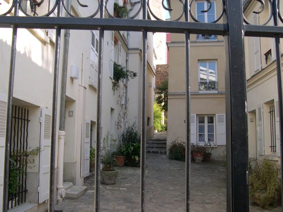  derrire une grille du 13e