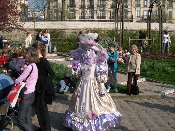  dguisements le long du Canal Saint-Martin