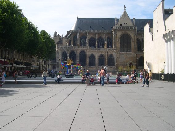  Fontaine Niki de Saint-Phalle, place Stravinsky