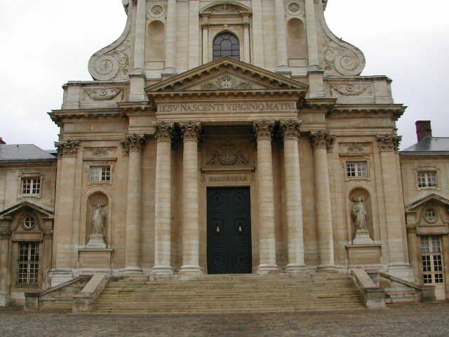  Entre de l'Eglise du Val de Grce