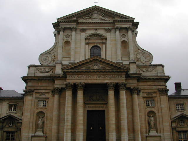  Entre de l'Eglise du Val de Grce