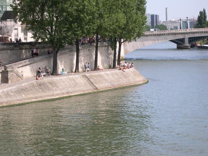  un dimanche au bord de l'eau 22-juin-2003