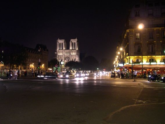 Notre-Dame la nuit