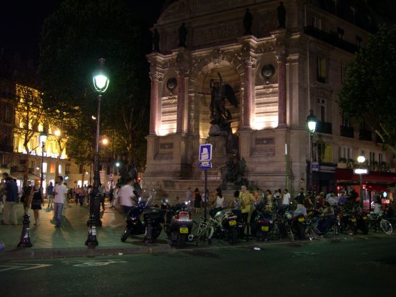  fontaine Saint-Michel la nuit