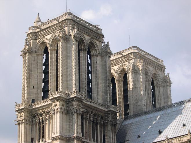  gros plan sur les tours de Notre-Dame