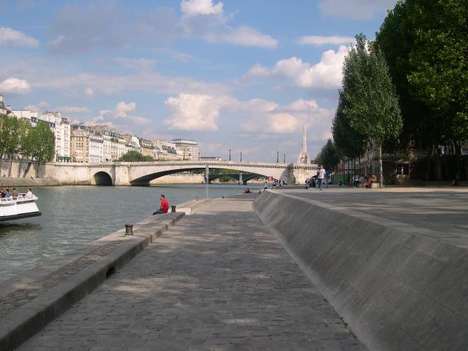  Berge de la Seine, en direction de l'est