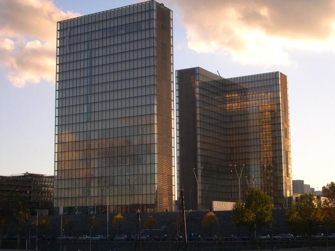  tours en forme de livres ouverts (bibliothque F. Mitterrand)