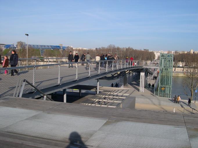  Passerelle de bercy traversant la Seine