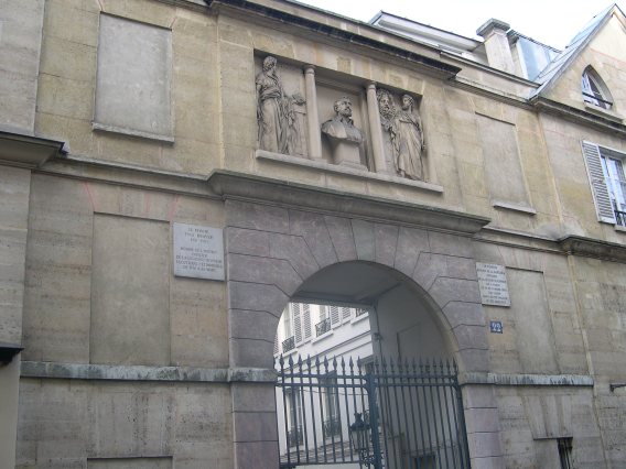  porche de cour d'immeuble