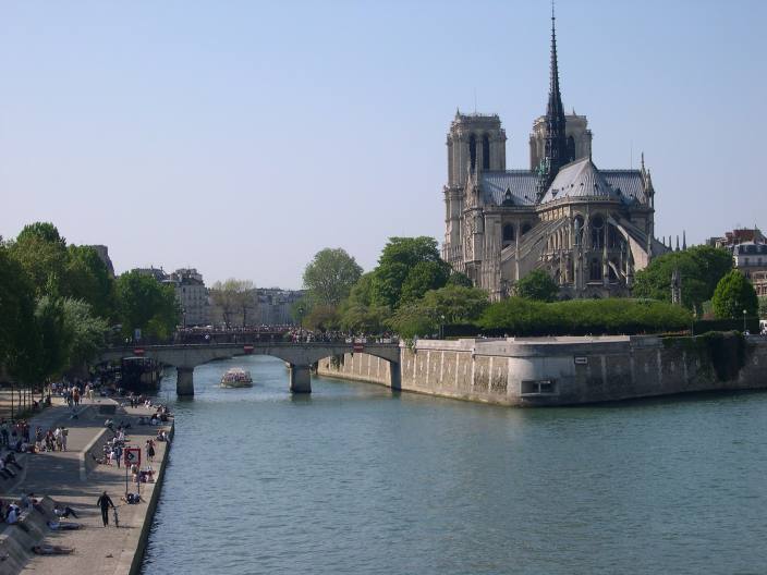  Notre-Dame et la Seine