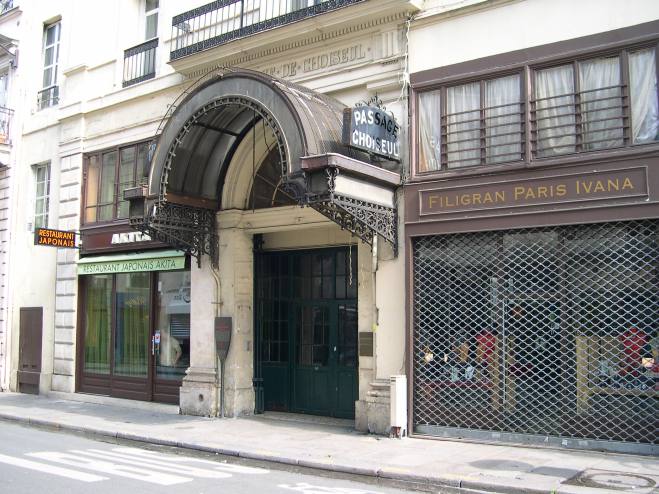  Entre du passage Choiseul, rue des petits Champs (2e)