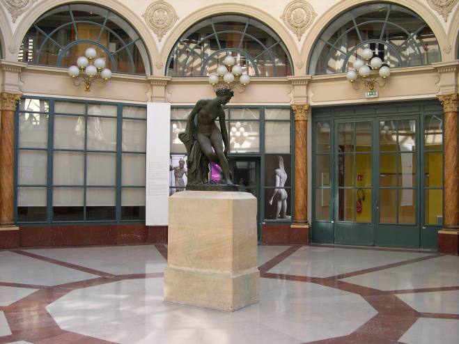  statue sous la verrire circulaire du passage Colbert