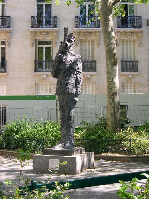   Statue du Capitaine Dreyfus, (Louis Mitelberg dit Tim), square, 6e