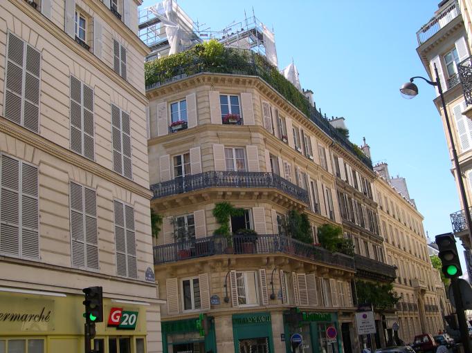  Immeuble avec terrasse arbore, rue de Grenelle, 7e
