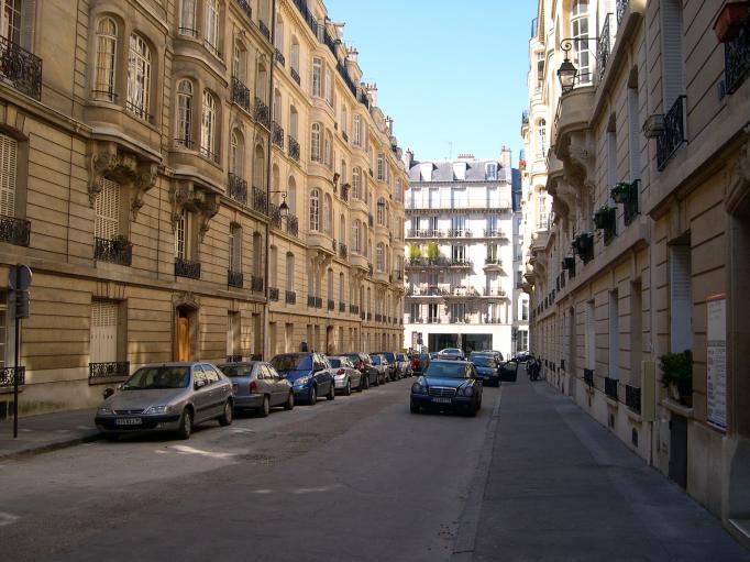 square de la Tour Maubourg et ses immeubles avec bow windows