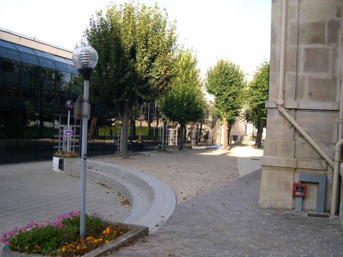  INJS, btiment moderne