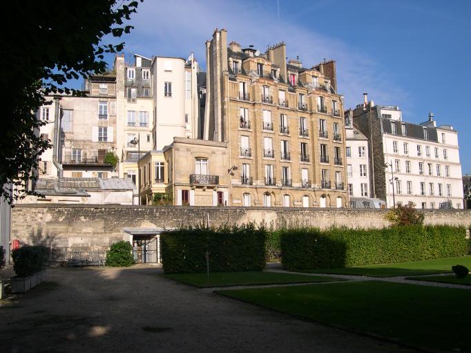  Immeubles donnant sur le parc de l'Institut national des jeunes sourds.