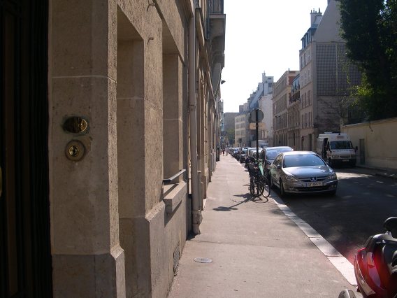  La rue Vaneau, en direction du sud
