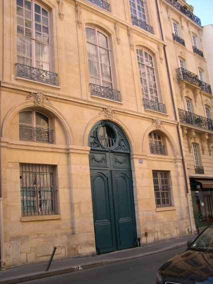   Bel immeuble, 102rue du Bac, 7e