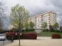  immeuble moderne environn de verdure