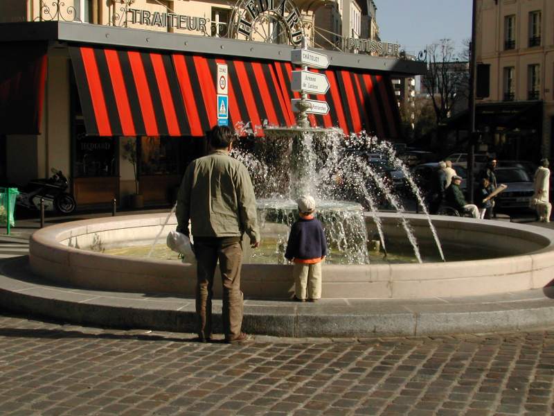  enfant et fontaine